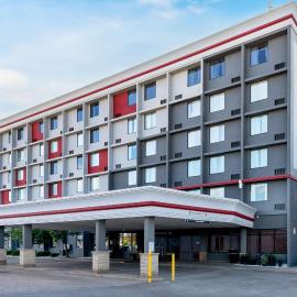 Best Western Plus Toronto Airport Hotel, khách sạn ở Mississauga