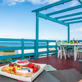 Blue View - Ocean Views For Miles, hotel u gradu 'Guilderton'