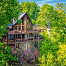 Breathtaking 5-Bedroom Getaway with game room, hot tub, and theatre room