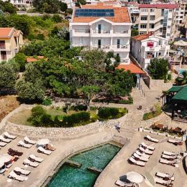 Hotel R, hotelli kohteessa Utjeha