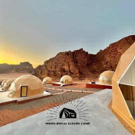 ROYAL MOON BUBBLES lUXURY CAMP、ワディ・ラムのホテル
