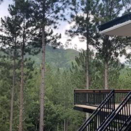 Cozy Porch Cabin with a View, hotel a Malaybalay