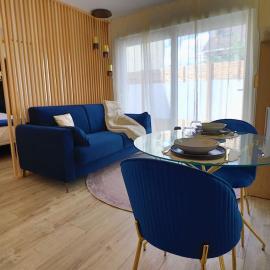 L Ecrin Bleu maison studio neuve jardin et clim, hotel in Colombes