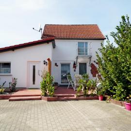 Gästehaus Sonnenschein in Nauen - nahe Berlin، فندق في ناون
