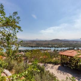 Nature House, hotel en Canaj