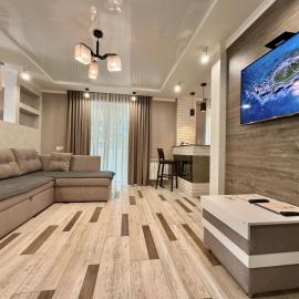 ApartPoltava СВІТЛО ЦІЛОДОБОВО Розкішна студія з КУТОВОЮ ВАННОЮ, 1-й будинок біля Корпусного парку, ПАНОРАМНИЙ балкон