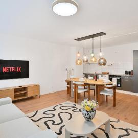 Beautiful and spacious 4-Room Apartments in City Center, hotel u gradu Vupertal