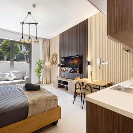 Apartment With Private Garden - Luxe Gold