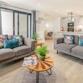 6 Putsborough - Luxury Apartment at Byron Woolacombe, only 4 minute walk to Woolacombe Beach!, hotel a Woolacombe