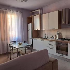appartamento maison monte rosa - HUMANITAS - MILANO FIORI - FORUM ASSAGO - IEO, hotel Rozzanóban