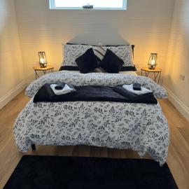 The Steps Holiday Let PHOCLE GREEN ROSS-ON-WYE HR9 7TW, hotel in Crow Hill