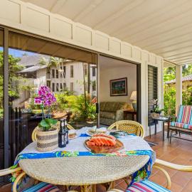 Waikomo Stream Villas 103 โรงแรมในKoloa