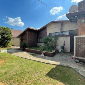 3-Bedroom Oasis with Pool