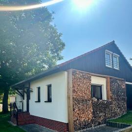 Bungalow am Nussbaum โรงแรมในOlbersdorf