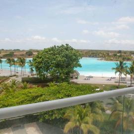 Close to Beach King Suite in Town Center