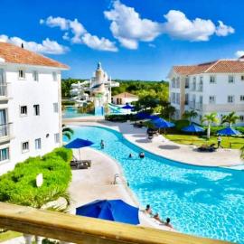Relax at Private beach, Pools, Acuatic Park & more