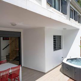 Ecumes Sauvages - DODOTERLA, hotel in Manapany-les Bains