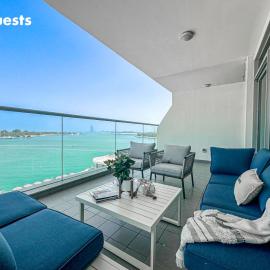 HiGuests - Premier Beachfront Stylish 2BR Apt and Maid Room