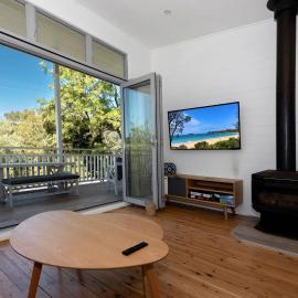 Broulee Beach Bliss - Ocean Views and Surf، فندق في برولي