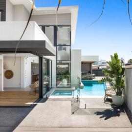 Dog Friendly Beachside Luxury Stay - Heated Pool, hotelli kohteessa Buddina