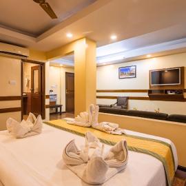 Yellow Pagoda Hotel