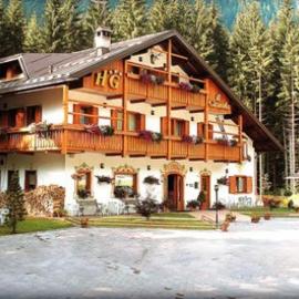 Hotel Garnì Il Cirmolo, hotel a Rocca Pietore