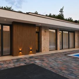 Brick Villas - Poolside Bliss, hotel a Novoberdo