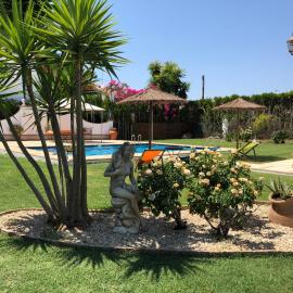 Villa Salvatore, hotel in Aznalcázar