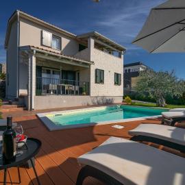 Villa Laura Krnica near Pula for 8 people - pet friendly with children playground