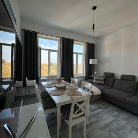 Moderne 4 Zimmer Apartment mit Bergblick Stadtzentrum Contactless Check-in, hotell sihtkohas Gehrden