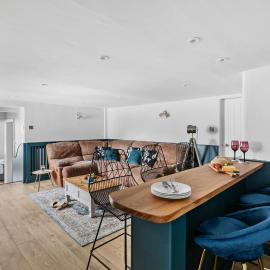 Coombe Bank - Seaboard spirit, contemporary chic with parking close to beach, hotel v mestu Teignmouth
