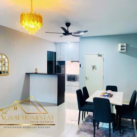 Royal Homestay Palm Garden
