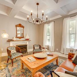 Spacious Vintage Gem w/ Sunroom in Manistee!, hotell i Manistee