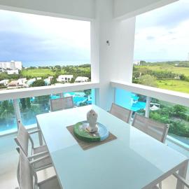 Large Apartment with Ocean View