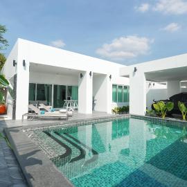 First Class Pool Villa Pattaya, hotel v mestu Nong Prue