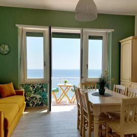 Affitti Brevi Liguria - Una finestra sul mare Home2, hotel a Bergeggi