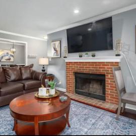 Chic Condo Retreat Private Bliss n Birmingham, hotel i Birmingham