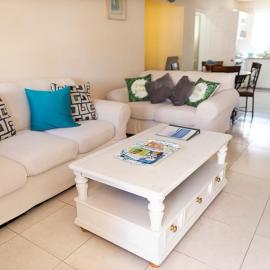Christ Church में, होटल Seashades 2BR 1 full and 1 half bathrooms Condo with pool Close to beach Sleeps 4