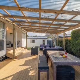 Coastal Break Bach - Whangamata Holiday Home, hotel in Whangamata