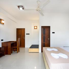 Peridot Hotels Mount Lavinia, готель у місті Watumulla
