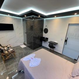 Suíte Silver 204 com ar condicionado, hotel in Santo Antônio do Descoberto