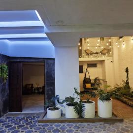 Amplia-Confortable con cama King, Area de Miraflores H16, hotel a El Rodeo