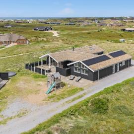 Beach Front Home In Ringkøbing With Sauna、リンケビングのホテル