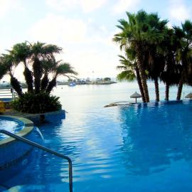 Apartamento de Lujo con playa privada Condominio Torre Marina, hotel en Salinas