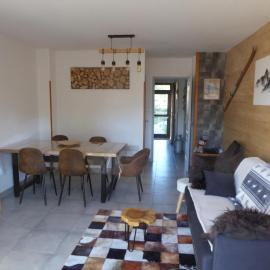 le chalet Cerdan - classé 3 étoiles - 5 personnes - 2 chambres- parking -garage-jardin-WIFI-rénové en 2023
