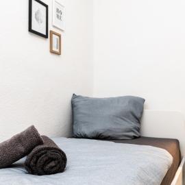 HA-Mitte 01-1 I Monteurwohnung Uno I WLAN, Bettwäsche & Handtücher, Parkplatz I CosyHomes24