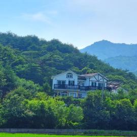 Samcheok Rose Valley Pension, hotel em Samcheok