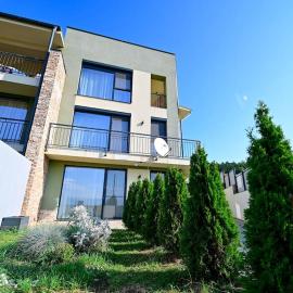 Transylvanian Villa with Mountain View, hotel in Cristian