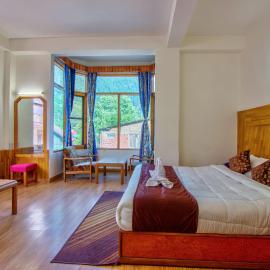 HOTEL ROyAL THE MALL MANALI, хотел в Манали