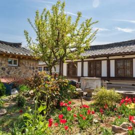 Gyeongju Stone Lantern Home Hanok Stay, hotel in Gyeongju